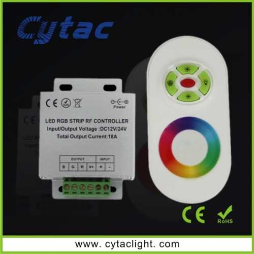 RFワイヤレスは、LEDストリップリモートコントローラを触る CY-Controller001